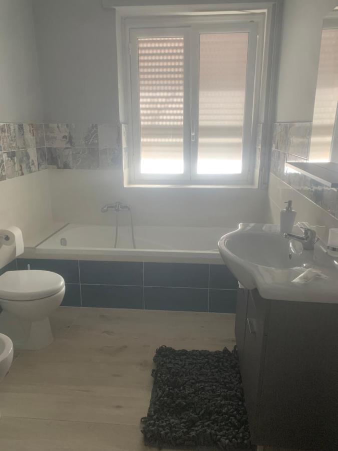 Le Stanze Di Dalia Bed & Breakfast Crotone Bagian luar foto