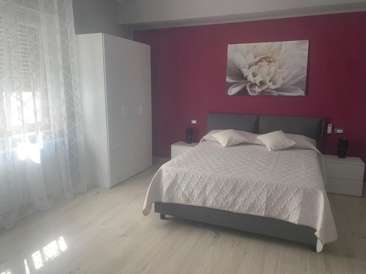 Le Stanze Di Dalia Bed & Breakfast Crotone Bagian luar foto