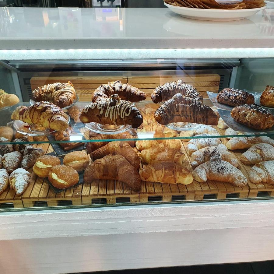 Le Stanze Di Dalia Bed & Breakfast Crotone Bagian luar foto