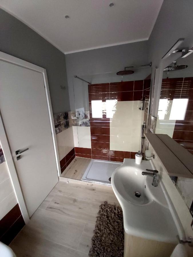Le Stanze Di Dalia Bed & Breakfast Crotone Bagian luar foto