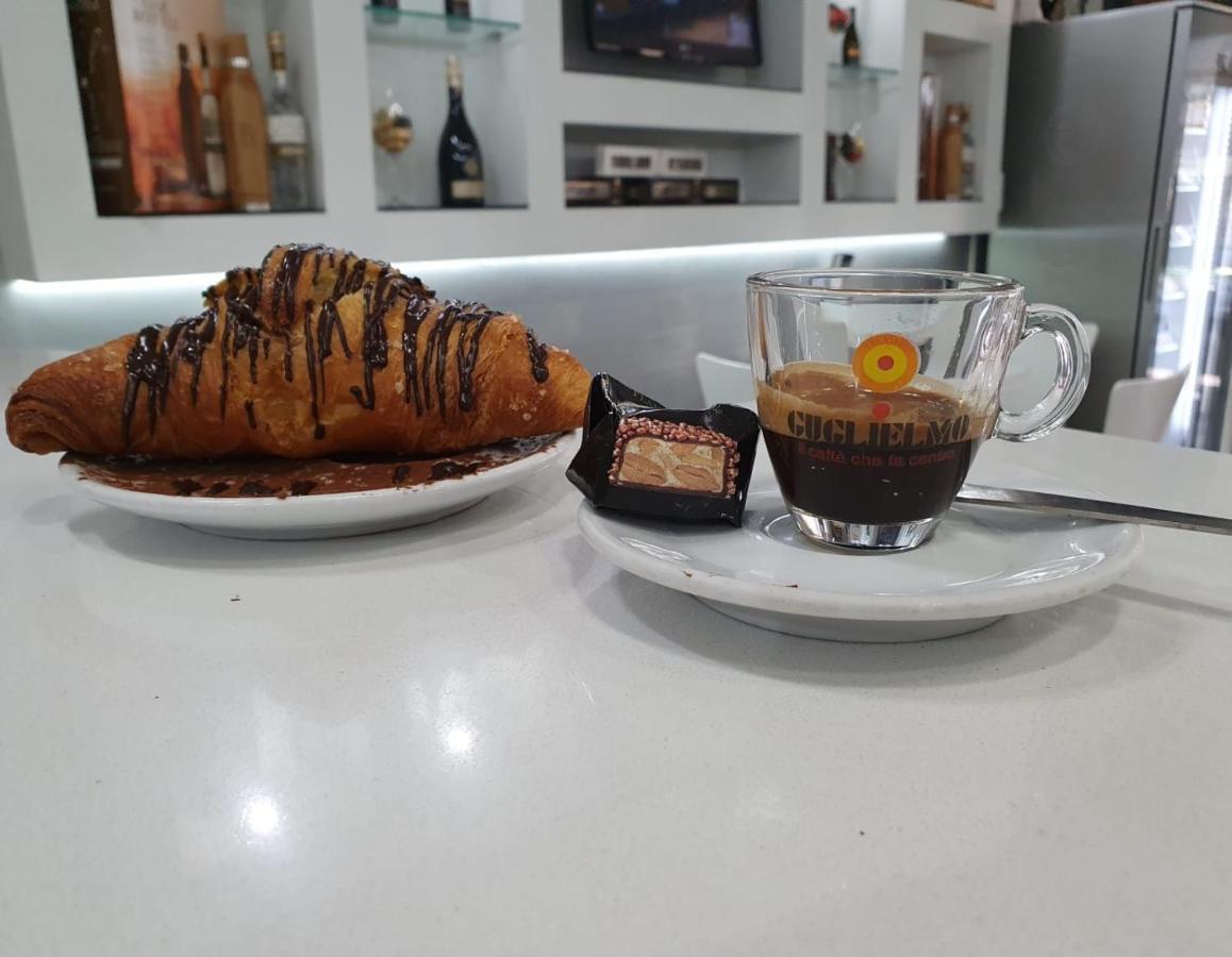Le Stanze Di Dalia Bed & Breakfast Crotone Bagian luar foto